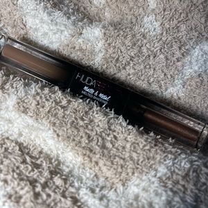HUDA BEAUTY LIQUID EYESHADOW